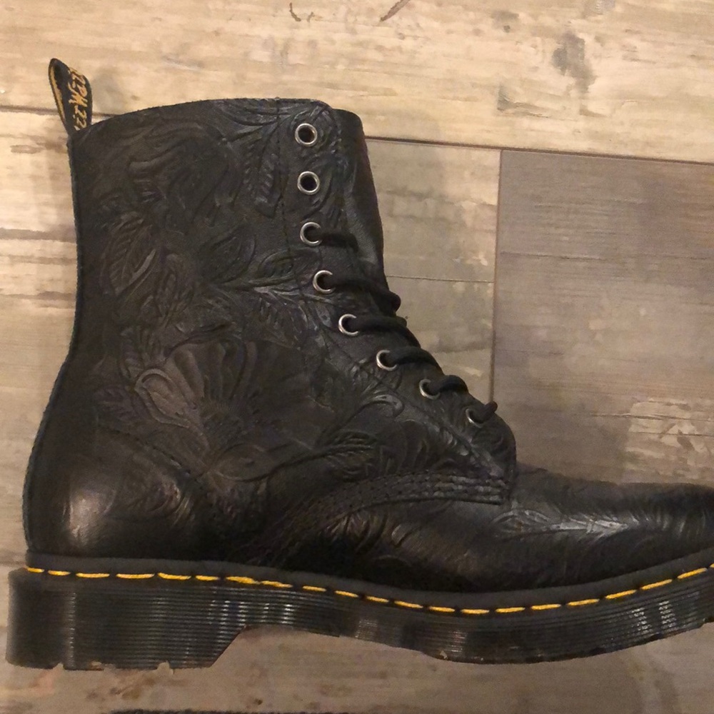 Dr martens. Pascal floral emboss